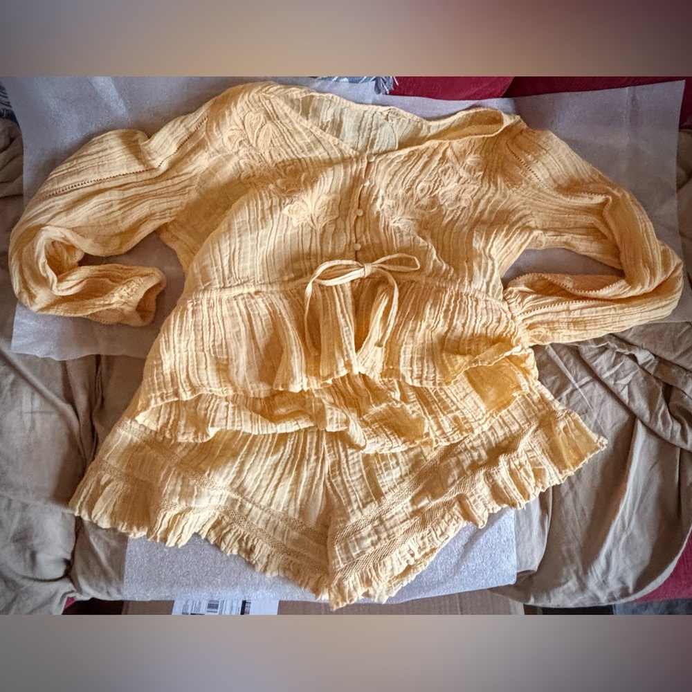 Guess-Light Yellow-Set W/Peplum Textured Top & High Waist Textured Shorts-NWOT